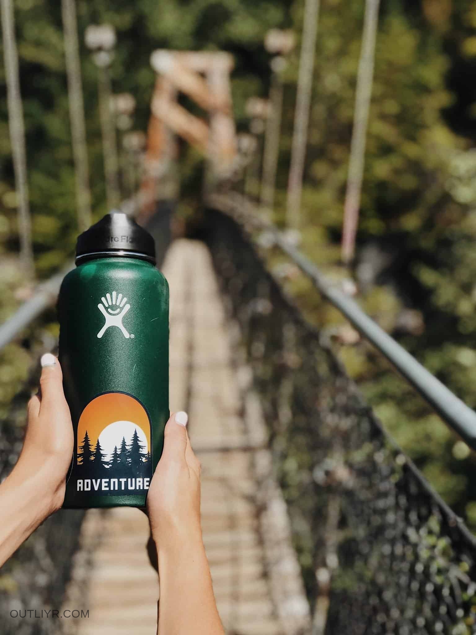 Large 32 ounce Hydroflask for fluid approximation.